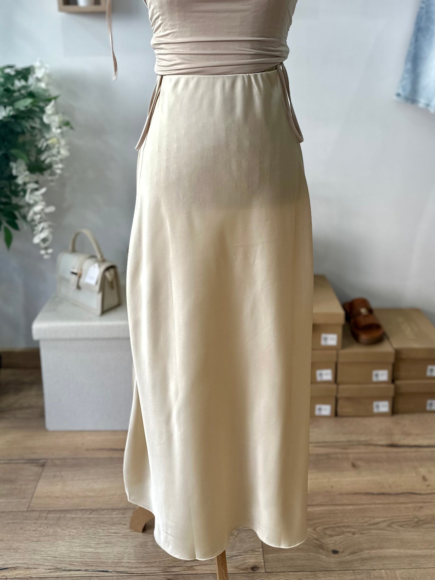 Jupe satin beige