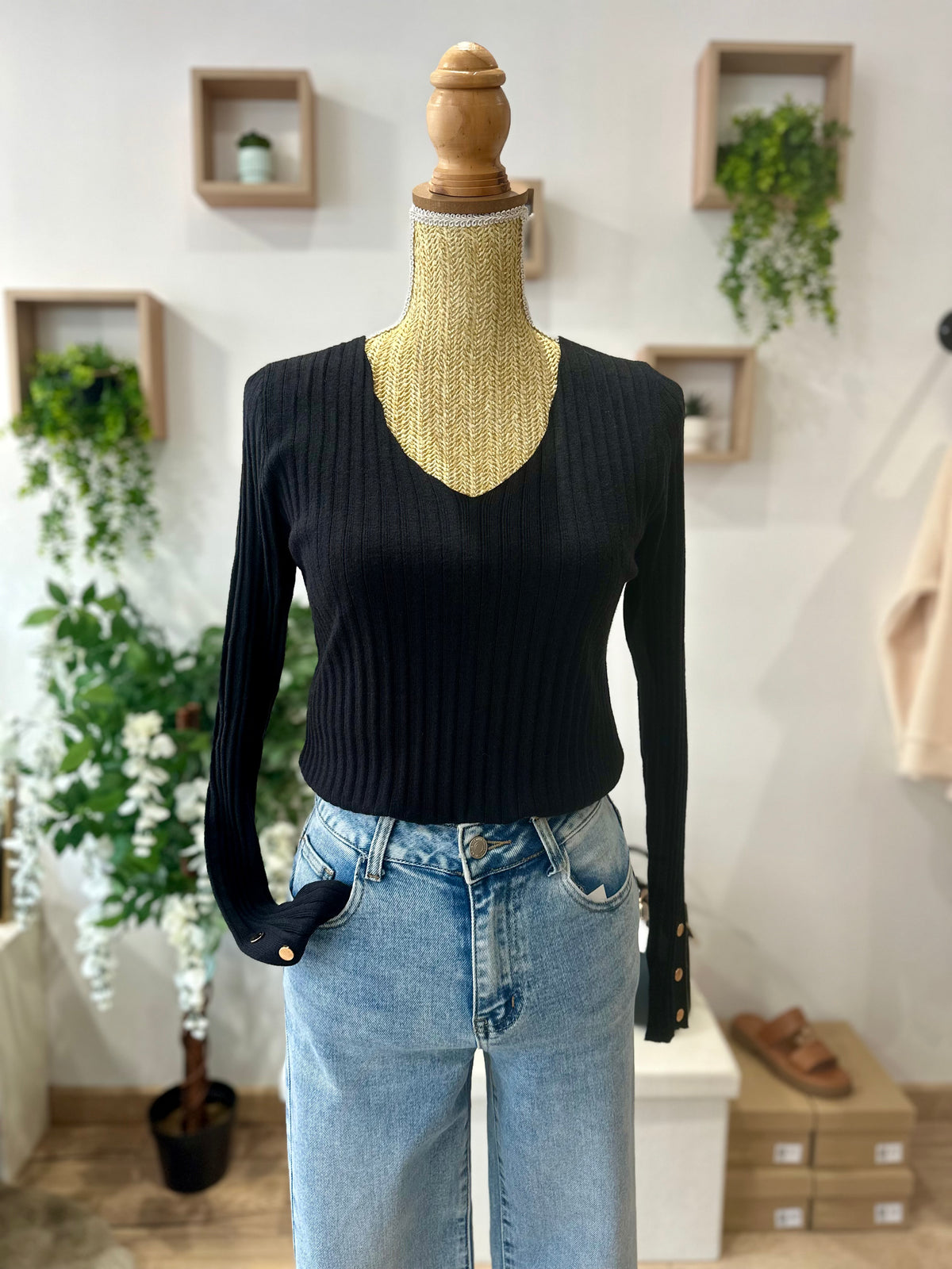 Pull fin col v noir